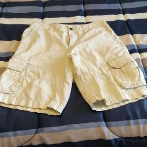 Massimo supply white cargo shorts